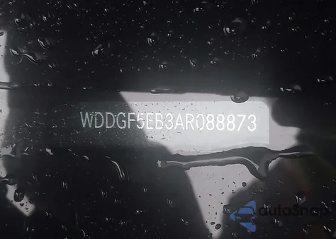 2010 Mercedes-Benz C 300 Luxury/Sport z USA, uszkodzony, nr VIN WDDGF5EB3AR088873